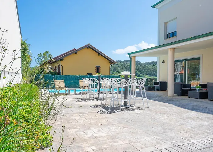 Chalet Fidalsa By Majestic. Puente Arce